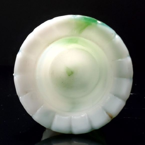 3 1/4" Akro Agate Green White Marbled Slag Urn Vase - Picture 4 of 7